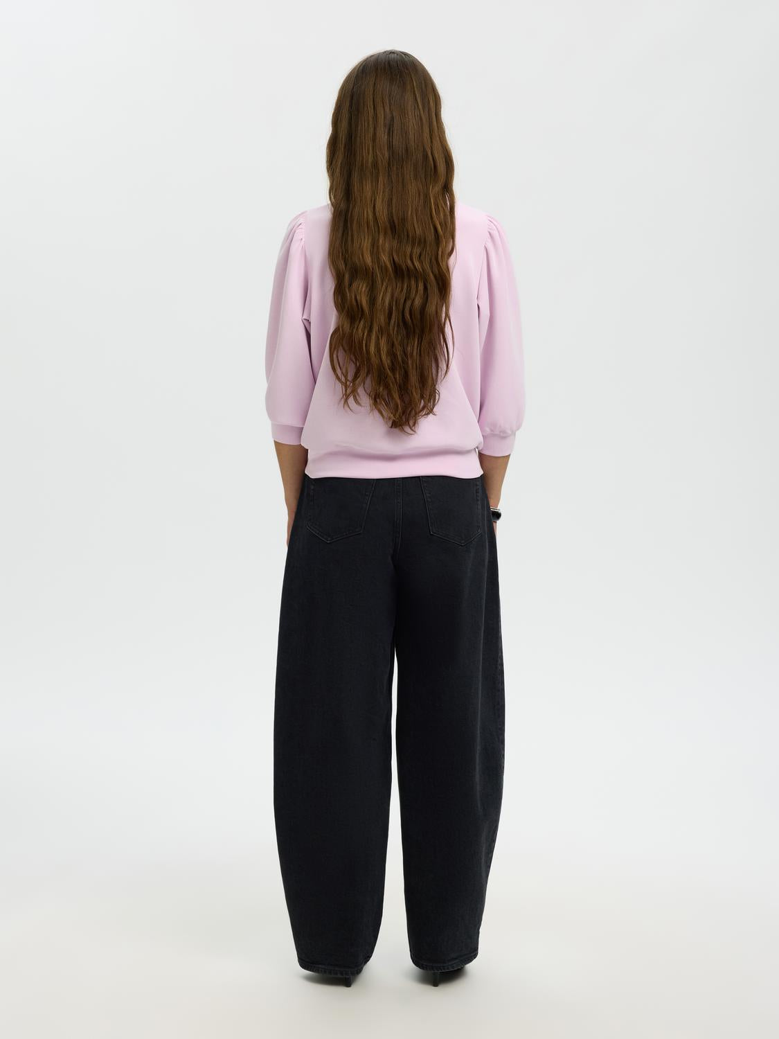 model_shot-back